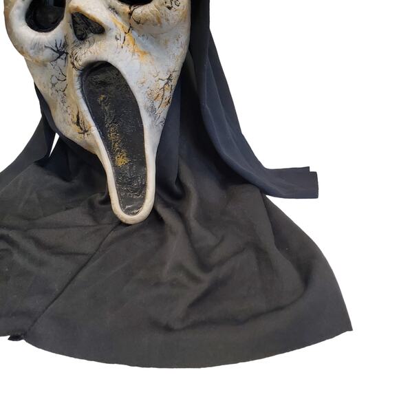 Scream Ghost Face Zombie Halloween Mask April June 2010 Fun World Used - Picture 4 of 16